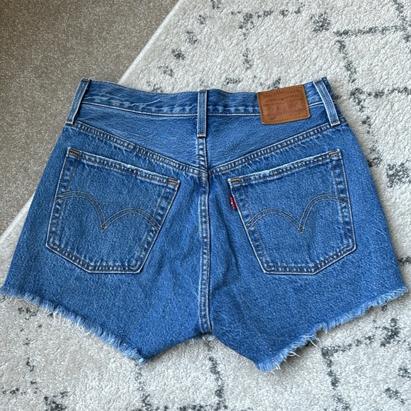 LEVI’S 501 Jean shorts. Size 27. Button fly. - Picture 2 of 8